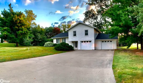 2010 Country Club Drive, Grinnell, IA 50112