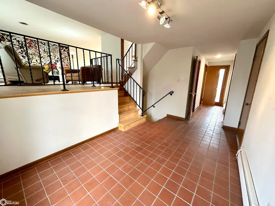 2010 Country Club Drive, Grinnell, IA 50112 - #3