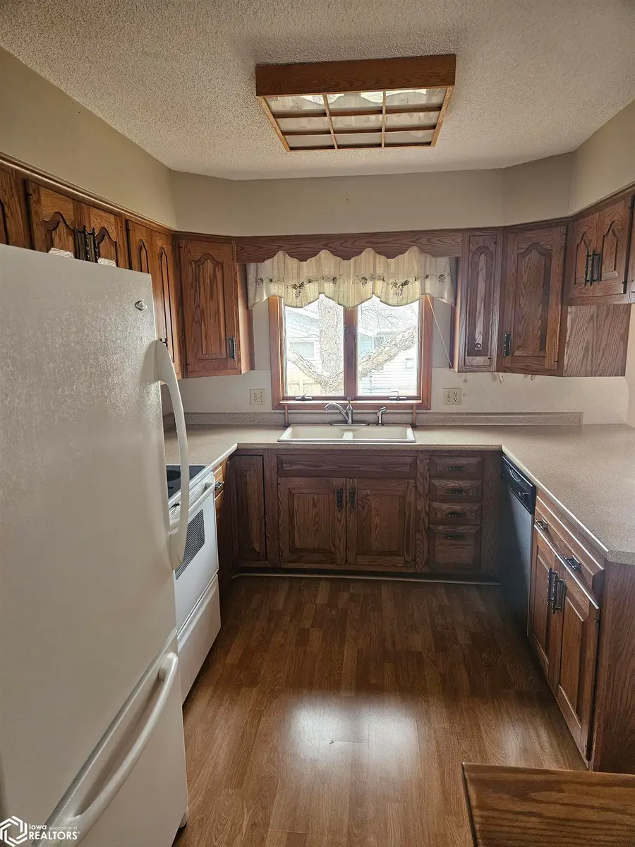 2011 E Lucas, Algona, IA 50511 - #2