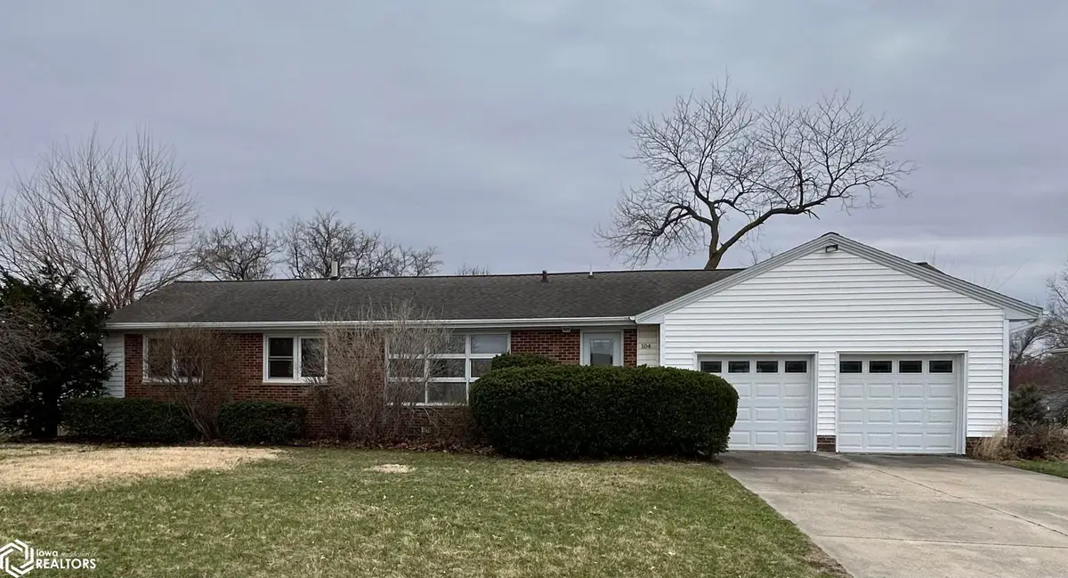 104 W Meadow Lane, Marshalltown, IA 50158 - #1
