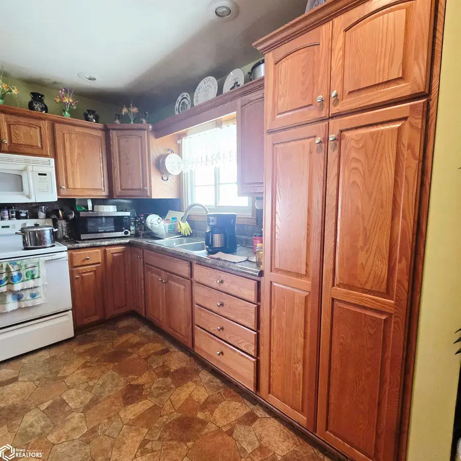 114 Geneva Drive, Oskaloosa, IA 52577 - #3