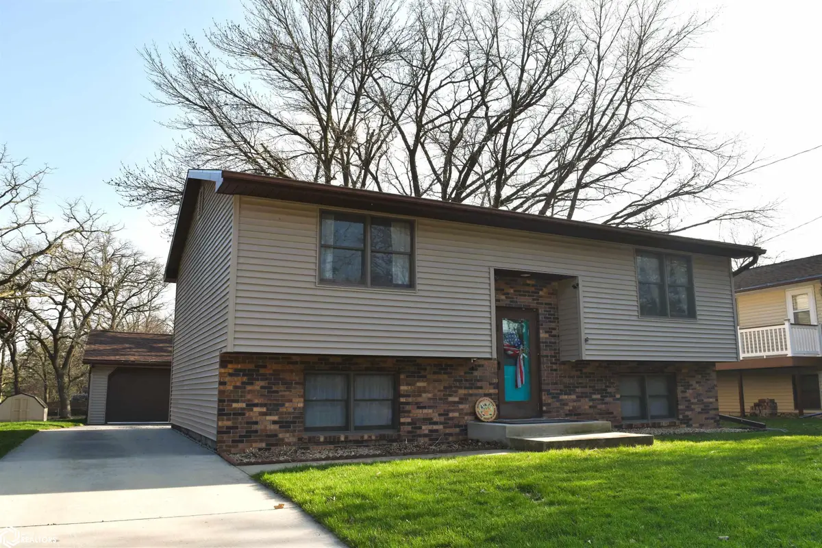 1121 15th St Ne, Mason City, IA 50401 - #1