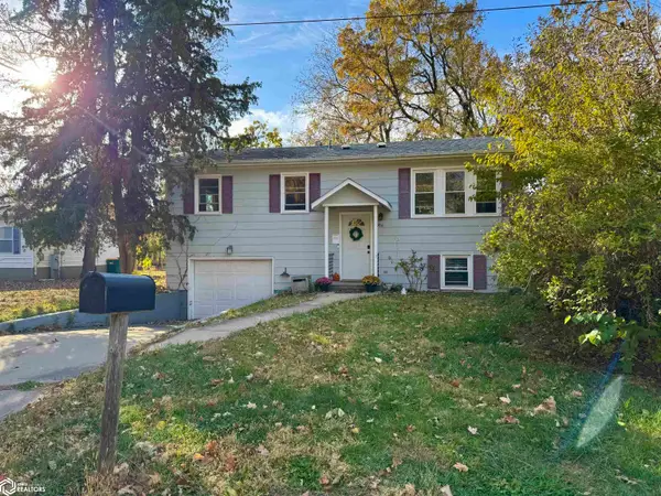 906 N 9th Street, Fairfield, IA 52556