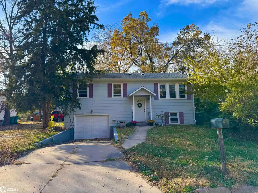 906 N 9th Street, Fairfield, IA 52556 - #2