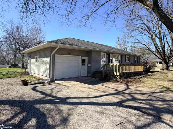 808 S 7th Street, Fairfield, IA 52556