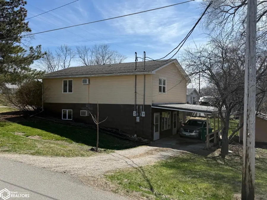 402 S Columbia Street, Bloomfield, IA 52537 - #2