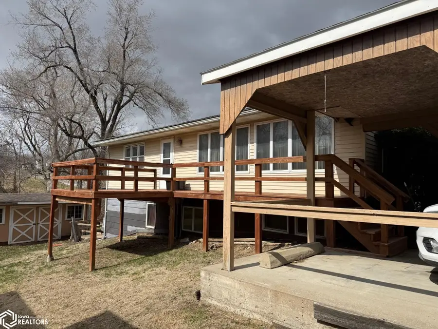 402 S Columbia Street, Bloomfield, IA 52537 - #3