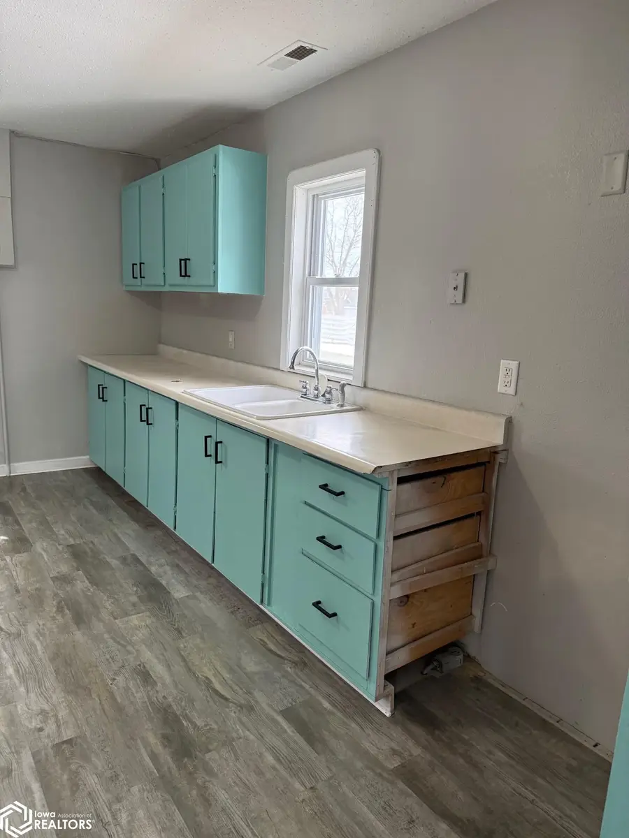 402 E Franklin Street, Bloomfield, IA 52537 - #3