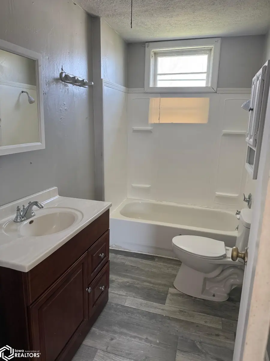 617 N Washington Street, Bloomfield, IA 52537 - #3