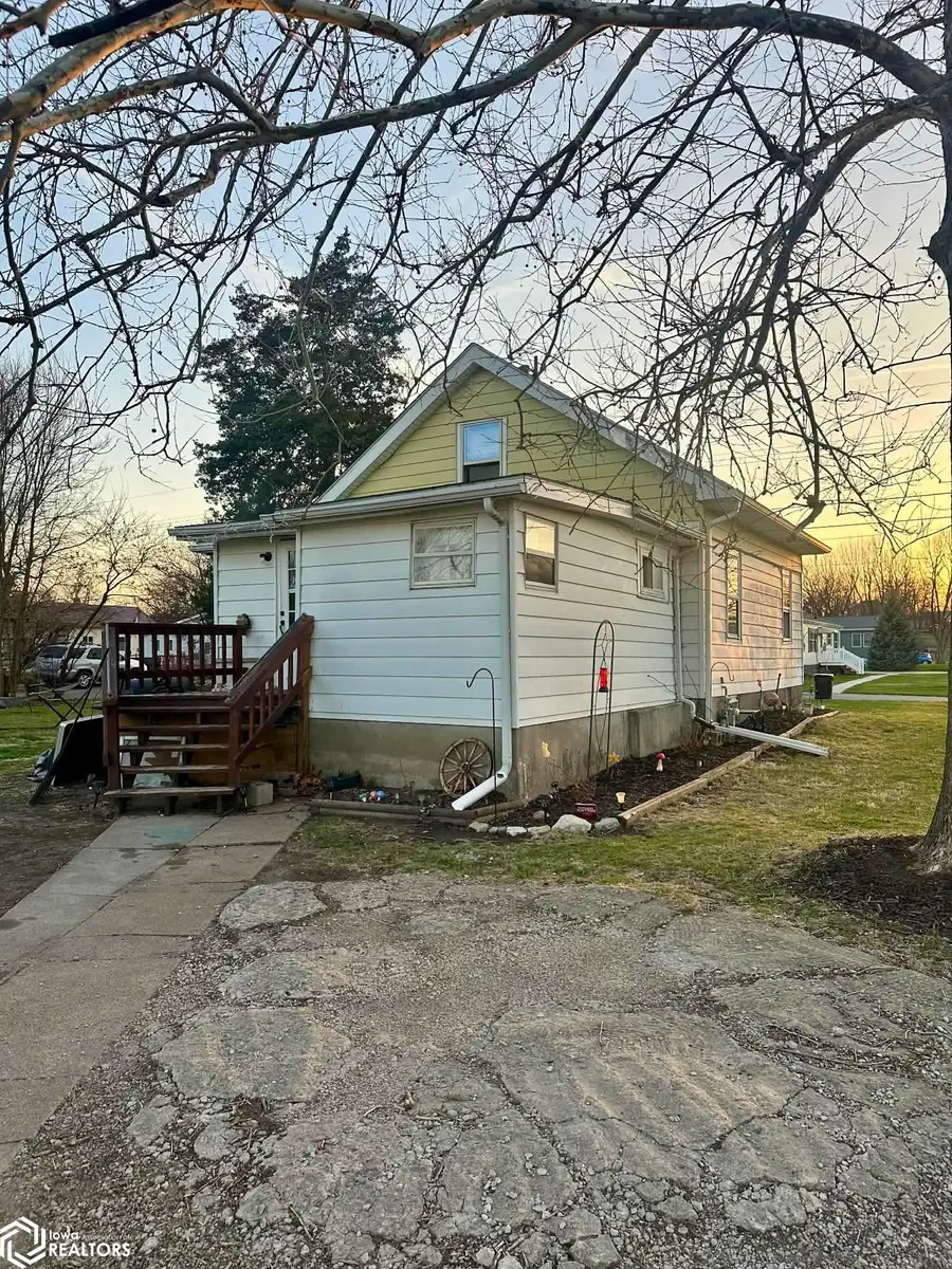 802 S Adella Street, Ottumwa, IA 52501 - #3