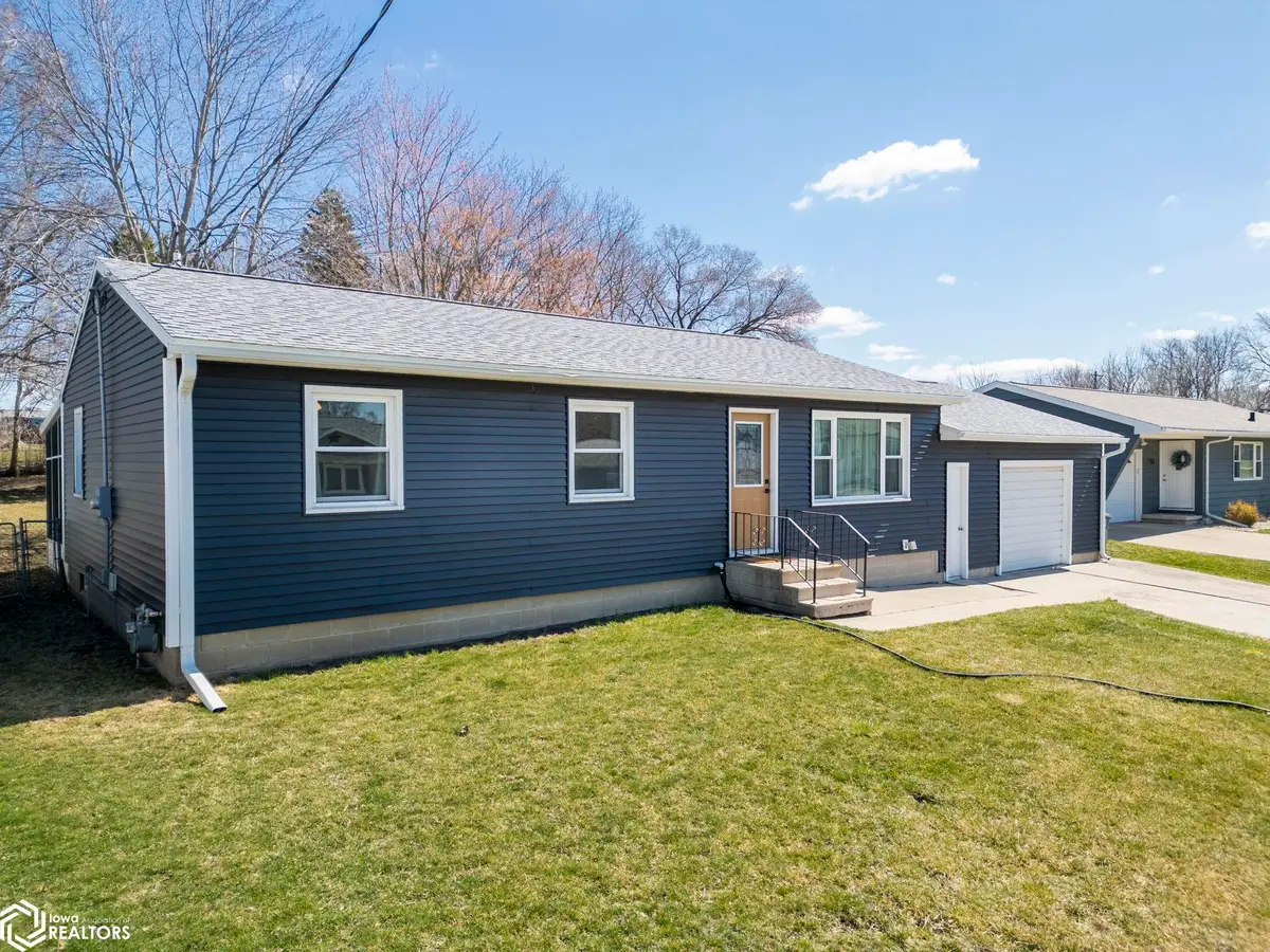 727 Progress Avenue, Waterloo, IA 50701 - #1