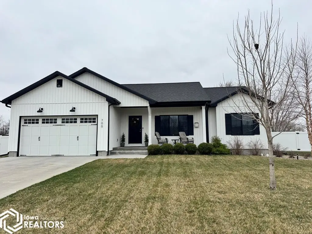 700 Oakwood Drive, Webster City, IA 50595 - #1