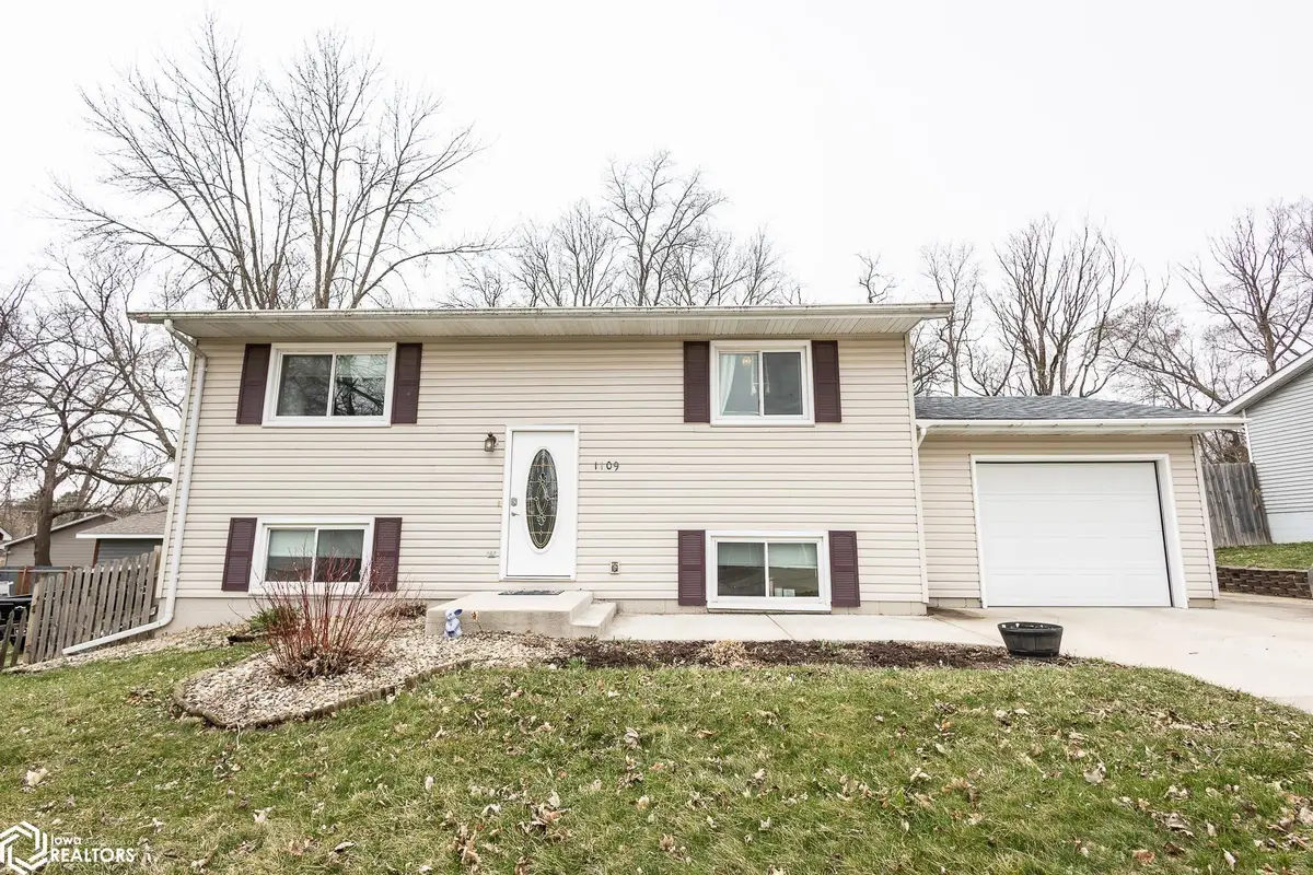 1109 S 9th Place, Clear Lake, IA 50428 - #1