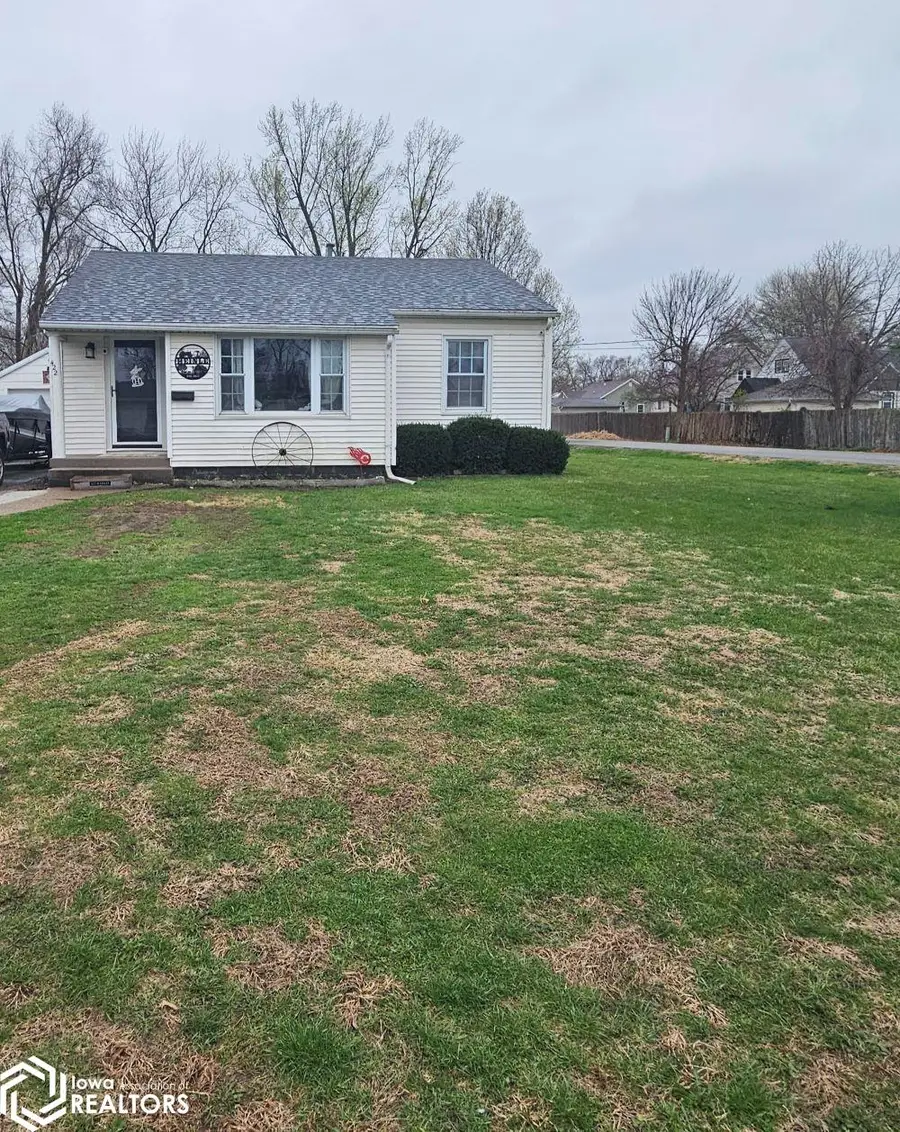 422 W Finley Avenue, Ottumwa, IA 52501 - #2