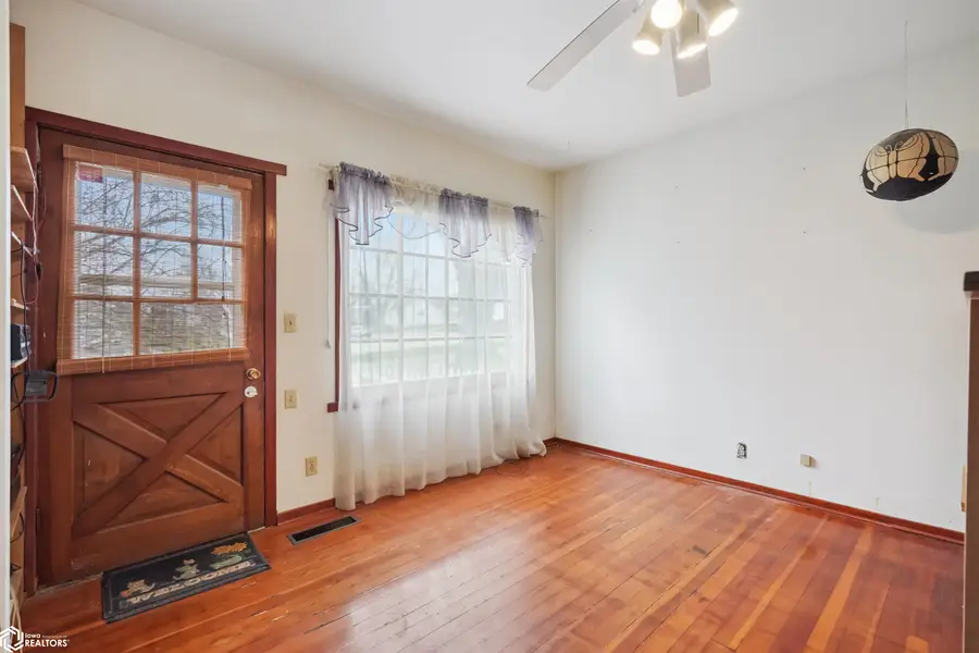 408 E Linn Street, Marshalltown, IA 50158 - #3