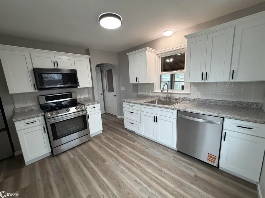 1621 Washington Street, Iowa Falls, IA 50126 - #2