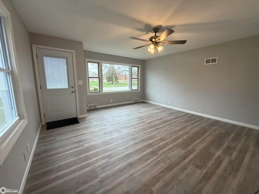 1621 Washington Street, Iowa Falls, IA 50126 - #3