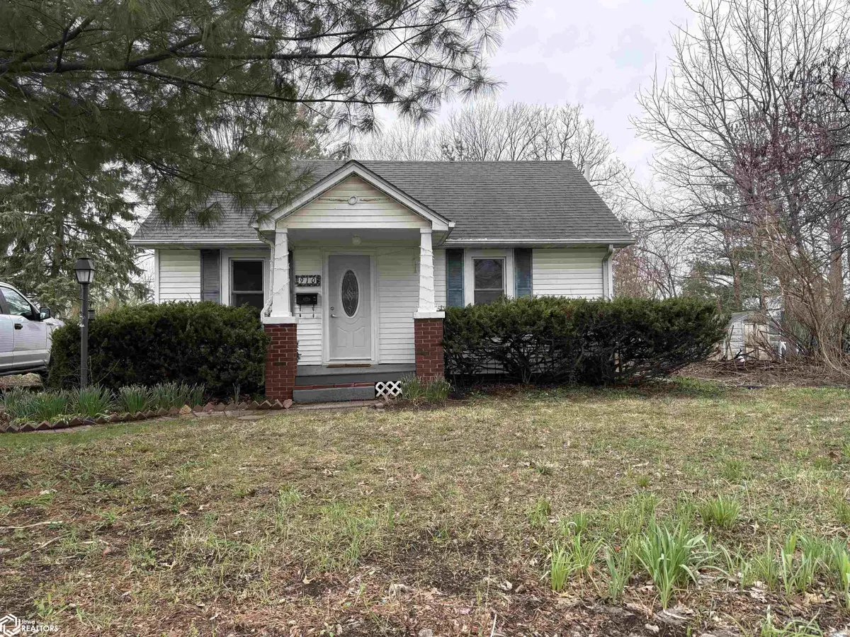 910 N 10th Street, Fairfield, IA 52556 - #1