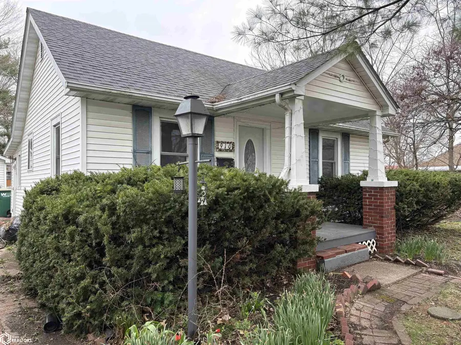 910 N 10th Street, Fairfield, IA 52556 - #2