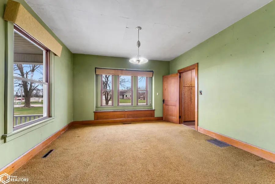 1549 S Iowa Avenue, Washington, IA 52353 - #3