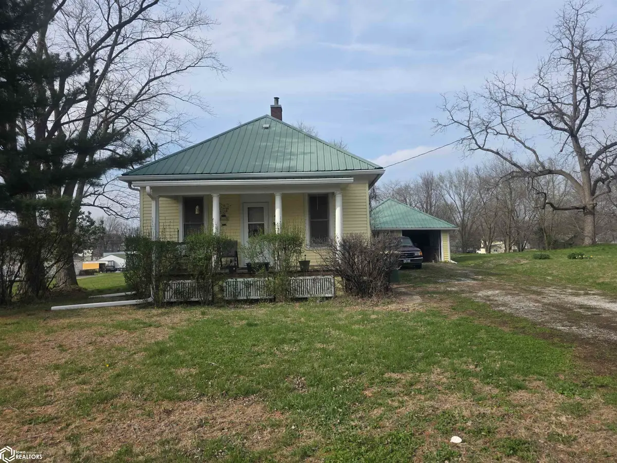 611 W Monroe Avenue, Fairfield, IA 52556 - #1