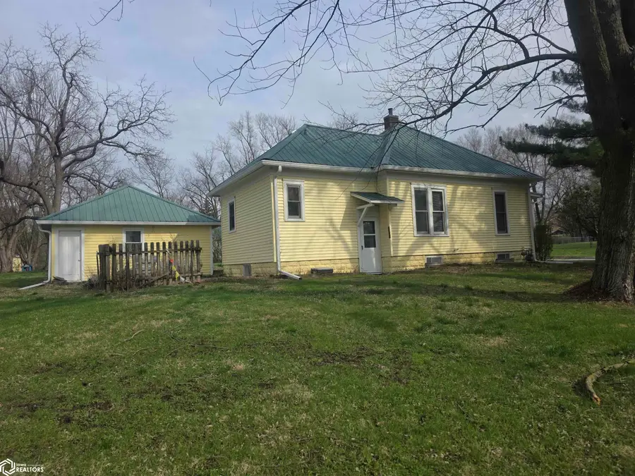 611 W Monroe Avenue, Fairfield, IA 52556 - #2