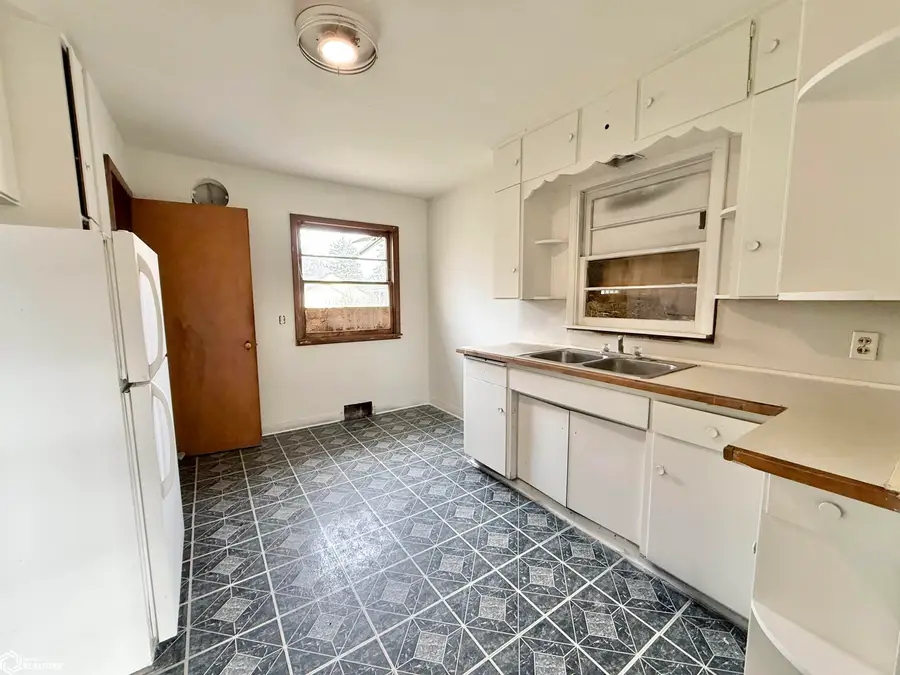 203 1st Street Ne, Rake, IA 50465 - #3