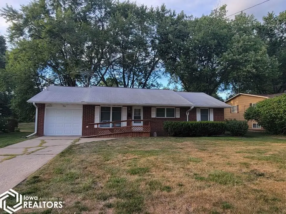 711 W Tyler Avenue, Fairfield, IA 52556 - #1