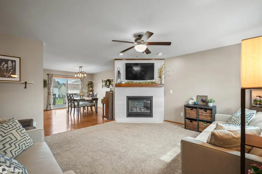 12323 Tanglewood Drive, Urbandale, IA 50323 - #3