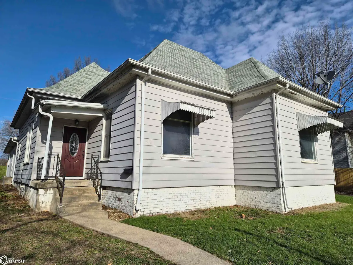 439 N 1st Street, Oskaloosa, IA 52577 - #1