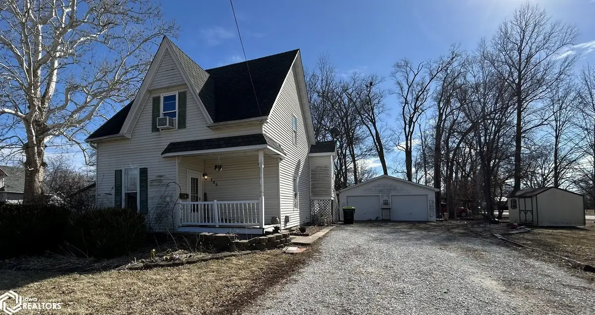 706 Augusta Road, Carthage, IL 62321 - #1