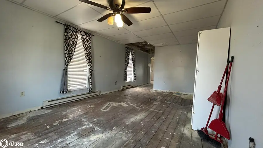 706 Augusta Road, Carthage, IL 62321 - #2