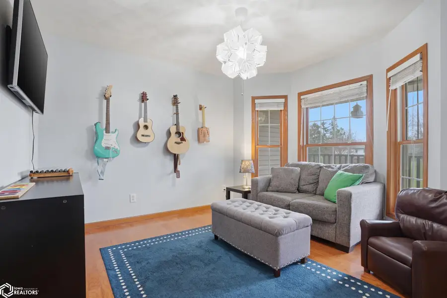 909 S Oakbrook Drive, Mount Pleasant, IA 52641 - #3