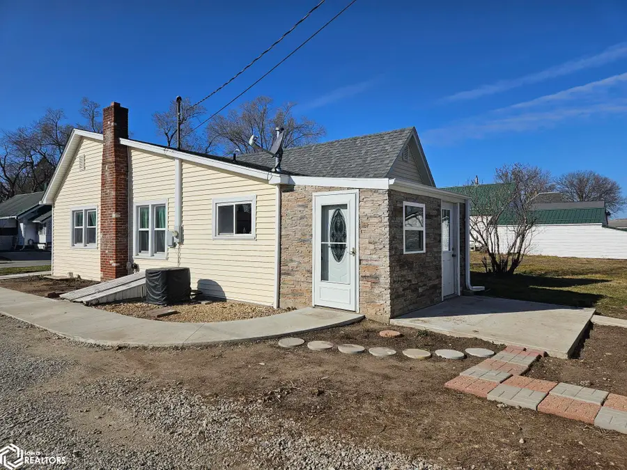 322 S Davis Street, Ottumwa, IA 52501 - #3