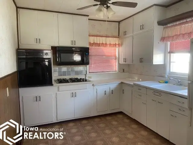 326 1st Street Nw, Britt, IA 50423 - #2