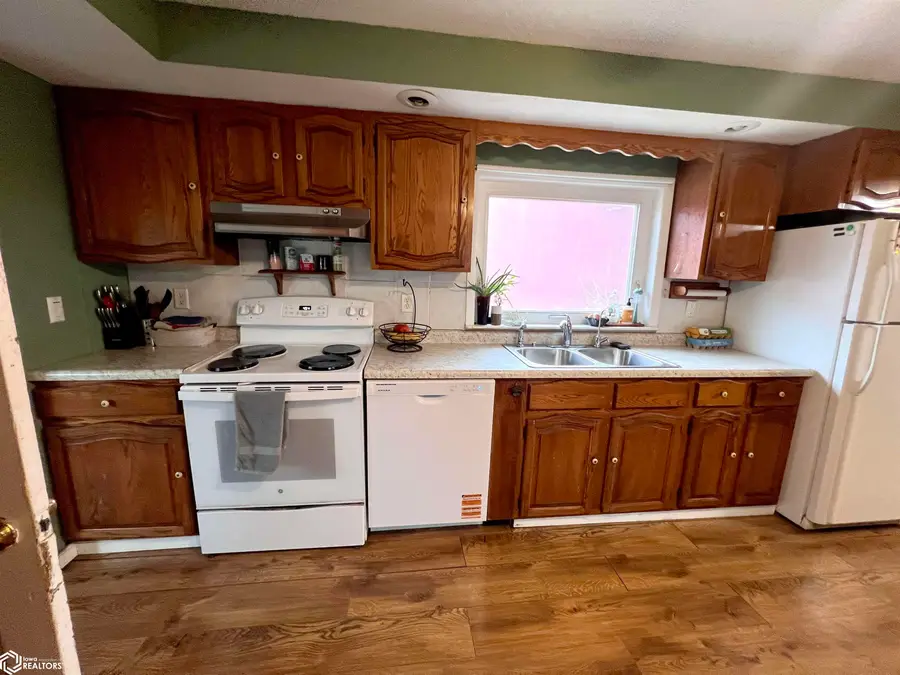 300 Kilbourn Street, Beacon, IA 52534 - #2