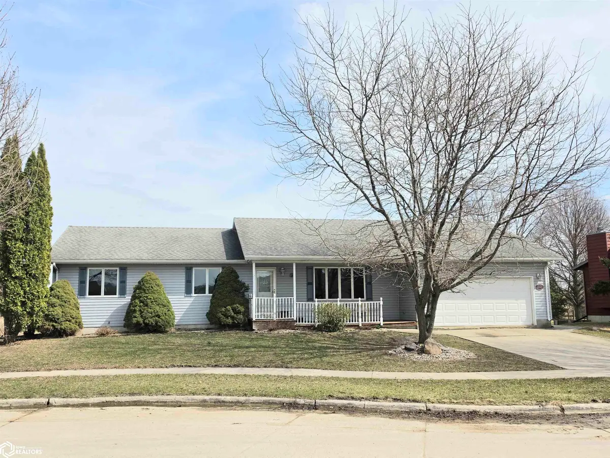 225 Jamestown Rd, Mason City, IA 50401 - #1