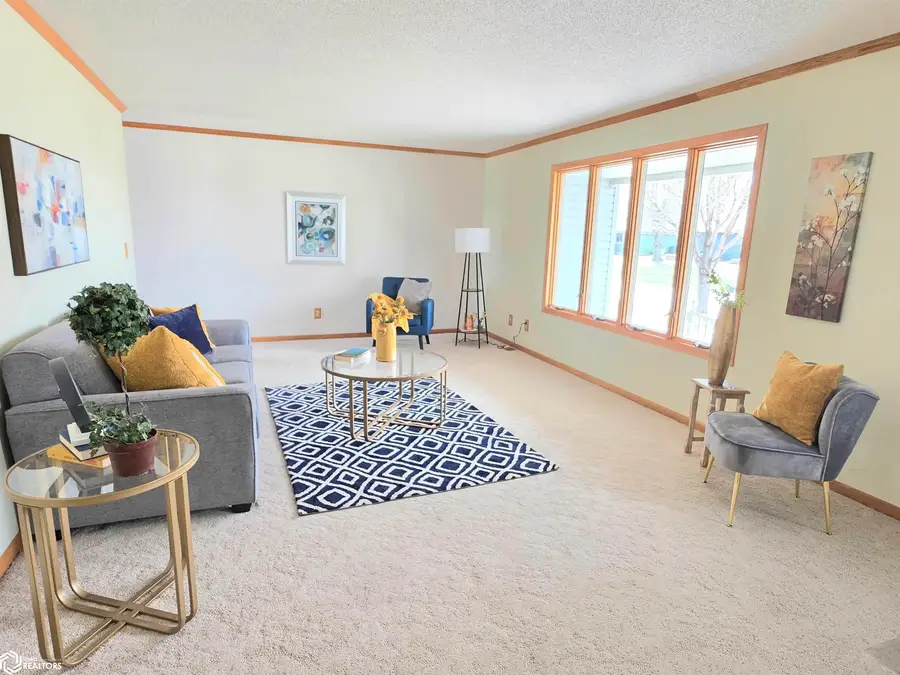 225 Jamestown Rd, Mason City, IA 50401 - #3