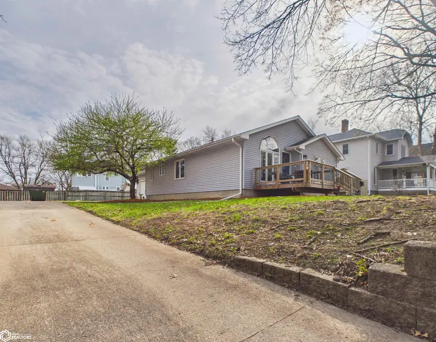 832 High Avenue E, Oskaloosa, IA 52577 - #2