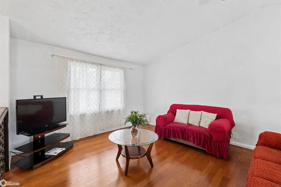 211 E Southridge Road, Marshalltown, IA 50158 - #3