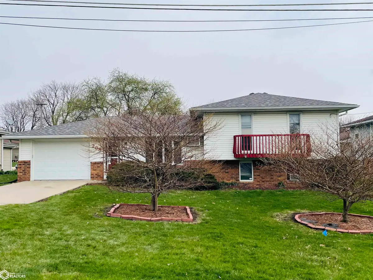 208 S Lincoln Street, New Sharon, IA 50207 - #1