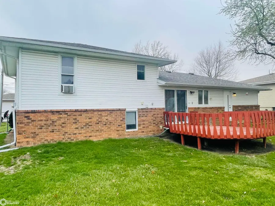 208 S Lincoln Street, New Sharon, IA 50207 - #2