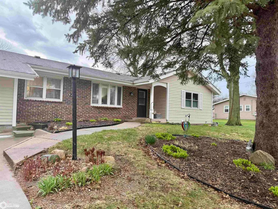 2160 Forrest Avenue, Oskaloosa, IA 52577 - #2