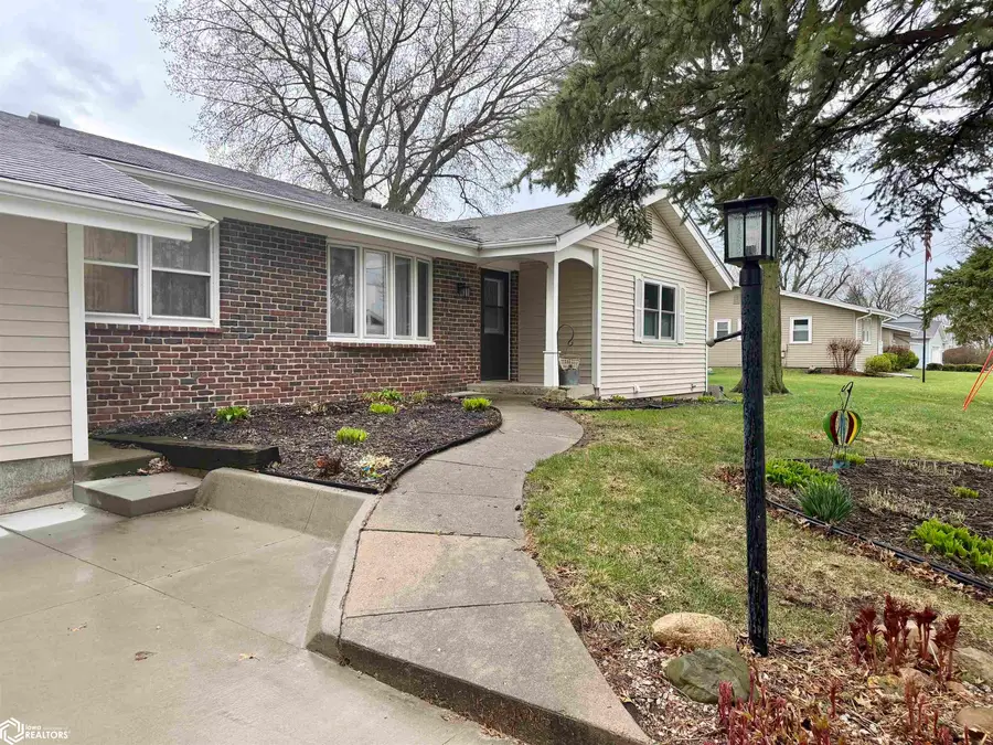 2160 Forrest Avenue, Oskaloosa, IA 52577 - #3