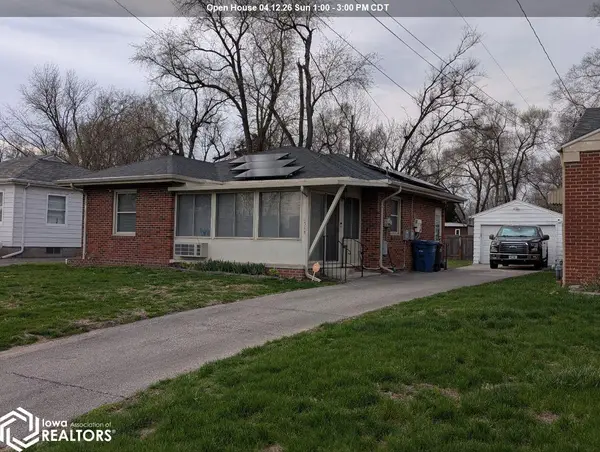 1318 E Douglas Avenue E, Des Moines, IA 50316-1032