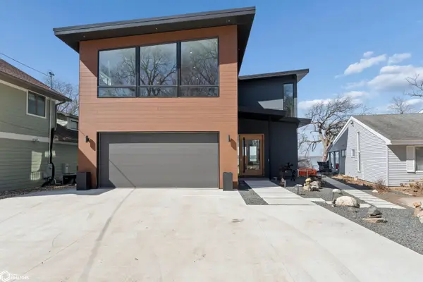 15476 Dodge Ave, Clear Lake, IA 50428