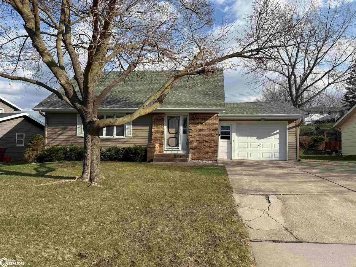 207 Ridgewood Drive, Carroll, IA 51401 - #1