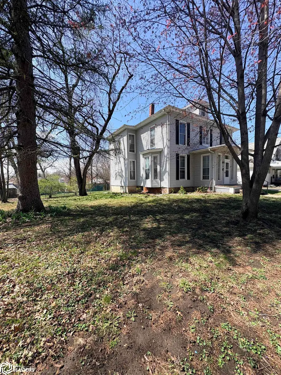 315 N 3rd Street, Oskaloosa, IA 52577 - #2