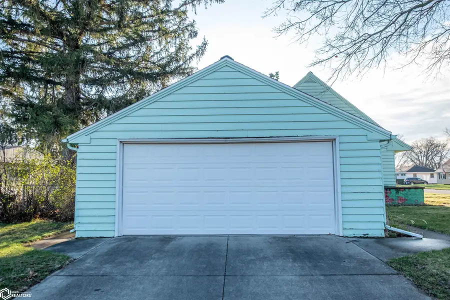 409 W Meadow Lane, Marshalltown, IA 50158 - #2