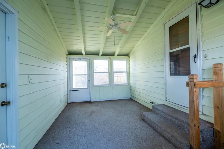 409 W Meadow Lane, Marshalltown, IA 50158 - #3